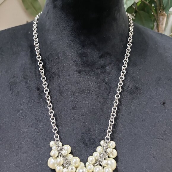 Womens Fashion White Pearlstone Statement Collar Necklace with Lobster Clasp - Picture 2 of 6